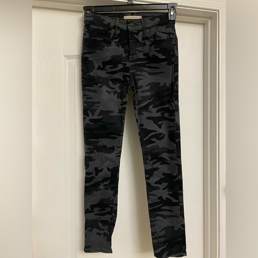 Levi’s Black Camo Pants Size 27